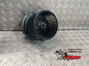 Usados Motor de ventilador de calefactor Toyota Aygo (B40) 1.0 12V VVT-i Precio € 47,25 Norma de margen ofrecido por Autosloperij Pieper BV