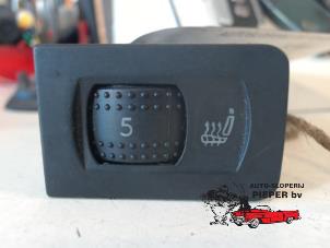 Used Seat heating switch Volkswagen Golf IV (1J1) 1.6 Price € 10,50 Margin scheme offered by Autosloperij Pieper BV