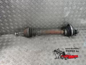 Used Front drive shaft, left Renault Clio II (BB/CB) 1.4 16V Si Price on request offered by Autosloperij Pieper BV