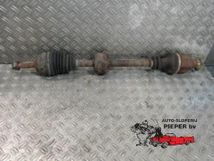 Used Front drive shaft, right Renault Clio II (BB/CB) 1.4 16V Si Price on request offered by Autosloperij Pieper BV