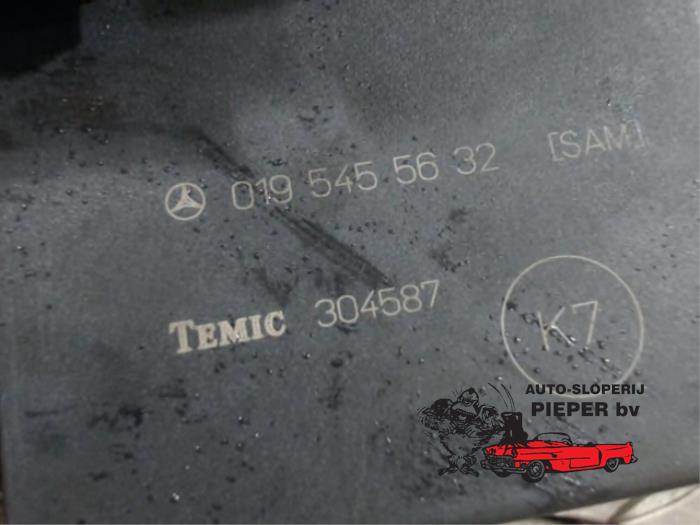 Caja de fusibles de un Mercedes-Benz CLK (W208) 2.0 200 16V 1999