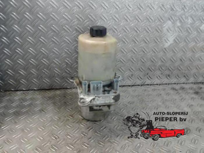 Usagé Pompe de direction Ford Focus 2 Wagon 2.0 TDCi 16V Prix € 105,00 Règlement à la marge proposé par Autosloperij Pieper BV