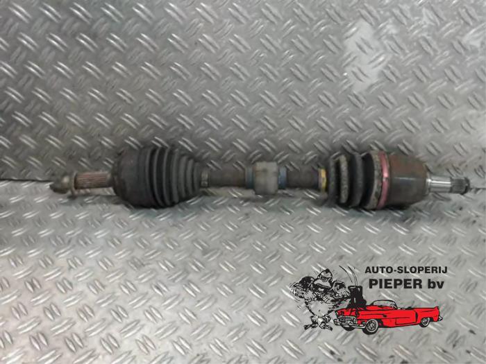 Gebrauchte Antriebswelle links vorne Mitsubishi Colt (CJ) 1.3 GL,GLX 12V Preis € 36,75 Margenregelung angeboten von Autosloperij Pieper BV