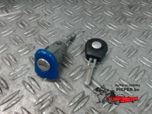 Used Door lock cylinder, left Volkswagen Lupo (6X1) Price on request offered by Autosloperij Pieper BV
