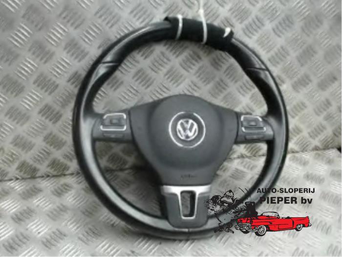 Steering wheel from a Volkswagen Passat Variant (365) 1.4 TSI 16V 2011