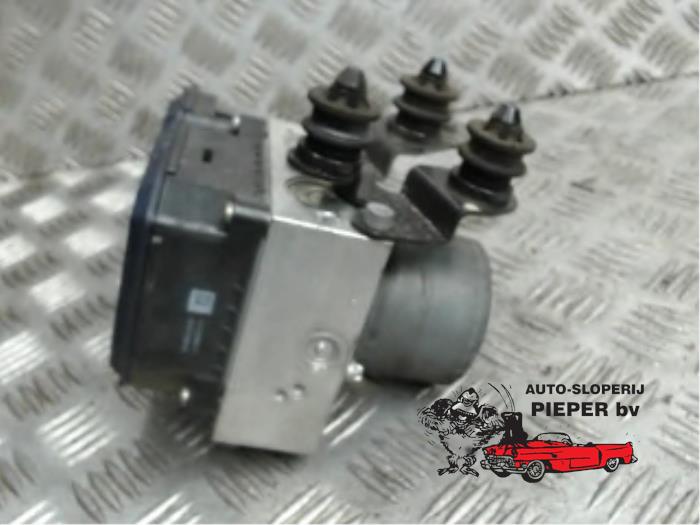 Begagnade ABS-pump Volkswagen Passat Variant (365) 1.4 TSI 16V Pris € 210,00 Marginaltabell erbjuds av Autosloperij Pieper BV