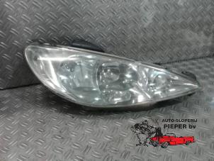 Used Headlight, right Peugeot 206 (2A/C/H/J/S) 1.6 16V Price € 31,50 Margin scheme offered by Autosloperij Pieper BV