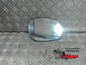 Used Mirror glass, right Peugeot 206 (2A/C/H/J/S) 1.6 16V Price on request offered by Autosloperij Pieper BV
