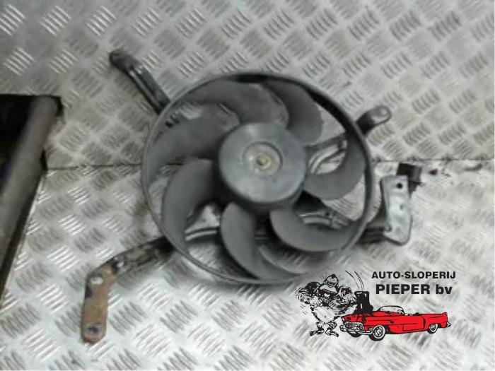 Cooling fans from a Volkswagen Caddy II (9K9A) 1.9 TDI 2003
