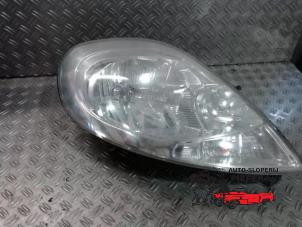 Used Headlight, right Renault Trafic New (FL) 2.0 dCi 16V 90 Price on request offered by Autosloperij Pieper BV