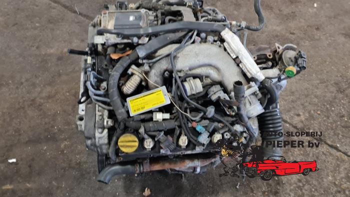Engine from a Opel Vectra C Caravan 3.0 CDTI V6 24V 2004