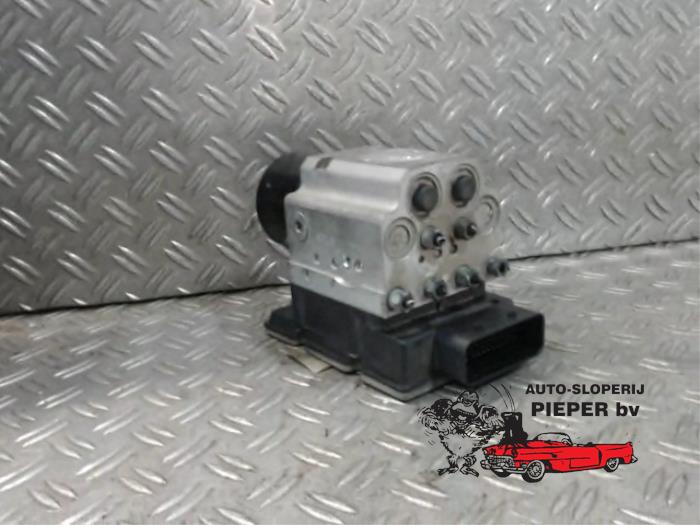 Begagnade ABS-pump Opel Vectra C Caravan 3.0 CDTI V6 24V Pris € 73,50 Marginaltabell erbjuds av Autosloperij Pieper BV