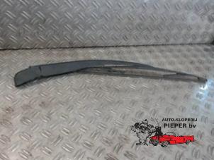 Used Rear wiper arm Opel Zafira (F75) 1.6 16V Price on request offered by Autosloperij Pieper BV