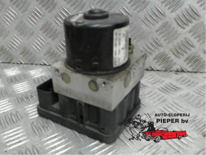 ABS pump from a Ford Fiesta 5 (JD/JH) 1.25 16V 2003
