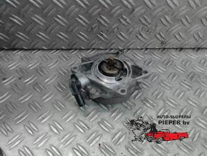 Used Vacuum pump (diesel) Audi A4 Avant (B6) 2.5 TDI 24V Price on request offered by Autosloperij Pieper BV