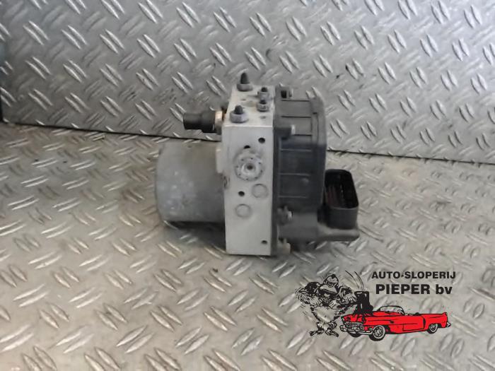 Begagnade ABS-pump Audi A4 Avant (B6) 2.5 TDI 24V Pris € 78,75 Marginaltabell erbjuds av Autosloperij Pieper BV