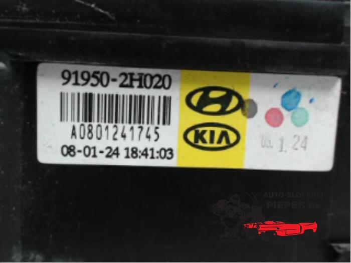 Caja de fusibles de un Kia Cee'd Sporty Wagon (EDF) 1.6 CVVT 16V 2008