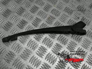 Used Rear wiper arm Mitsubishi Grandis (NA) 2.4 16V MIVEC Price € 15,00 Margin scheme offered by Autosloperij Pieper BV