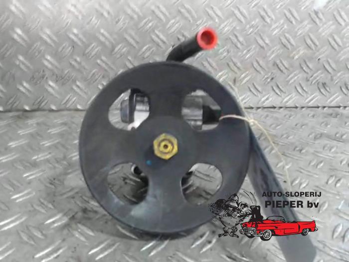 Servostyrningspump från en Hyundai Coupe 2.7 V6 24V 2003