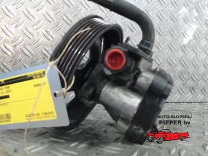 Servostyrningspump från en Hyundai Coupe 2.7 V6 24V 2003