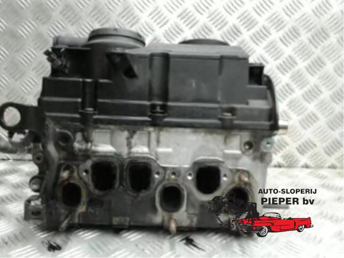 Cylinder head from a Volkswagen Polo IV (9N1/2/3) 1.4 TDI 80 2007