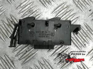 Used Electric window switch BMW 3 serie (E46/4) 325i 24V Price € 15,75 Margin scheme offered by Autosloperij Pieper BV