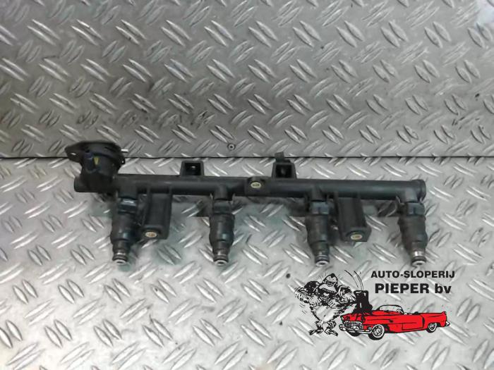 Usagé Système d'injection Peugeot 406 Break (8E/F) 1.8 16V Prix € 47,25 Règlement à la marge proposé par Autosloperij Pieper BV