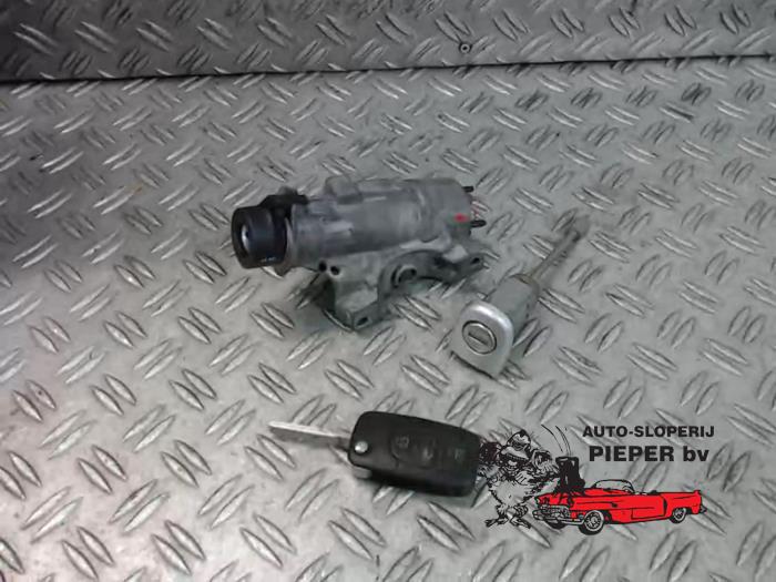 Używane Stacyjka + Kluczyk Audi TT (8N3) 1.8 20V Turbo Cena € 52,50 Procedura marży oferowane przez Autosloperij Pieper BV