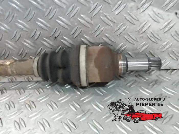Front drive shaft, left from a Peugeot 206 (2A/C/H/J/S) 1.4 XR,XS,XT,Gentry 2008
