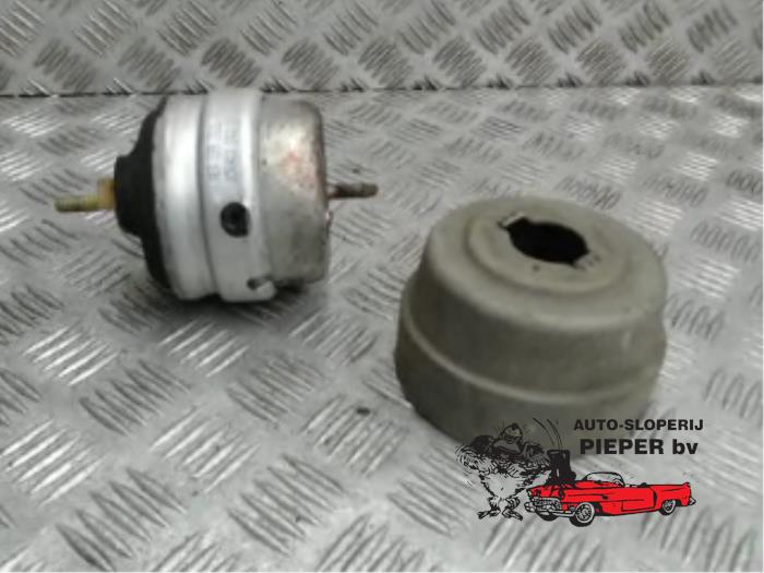 Used Engine mount Audi A4 Avant Quattro (B7) 2.0 TFSI 20V Price € 21,00 Margin scheme offered by Autosloperij Pieper BV