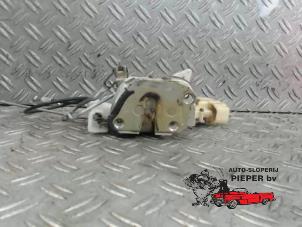 Used Front door lock mechanism 4-door, right Toyota Yaris (P1) 1.3 16V VVT-i Price on request offered by Autosloperij Pieper BV