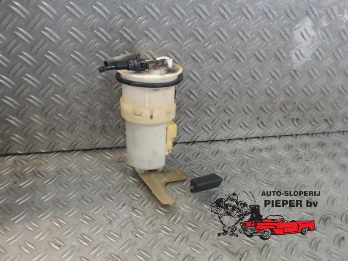 Usagé Pompe essence Toyota Yaris (P1) 1.3 16V VVT-i Prix € 42,00 Règlement à la marge proposé par Autosloperij Pieper BV