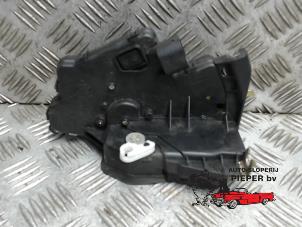 Used Front door lock mechanism 4-door, right BMW 3 serie (E46/4) 316i 16V Price on request offered by Autosloperij Pieper BV