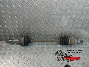 Used Front drive shaft, left Peugeot 107 1.0 12V Price on request offered by Autosloperij Pieper BV