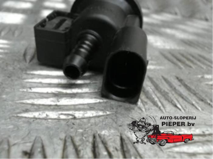 Vacuum relay Audi A4 Avant Quattro 2.0 TFSI 20V 06E906517A BOSCH