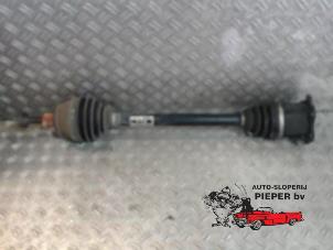 Used Front drive shaft, left Audi A6 (C6) 2.0 T FSI 16V Price on request offered by Autosloperij Pieper BV