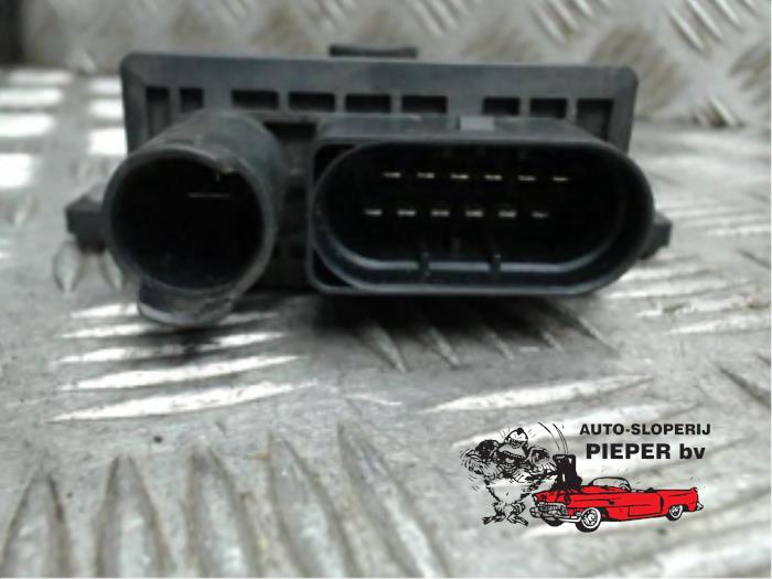 Glow plug relay BMW 3 serie 320 Cd 16V 778682105