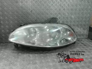 Używane Reflektor lewy Fiat Croma (194) 2.2 MPI 16V Cena € 60,00 Procedura marży oferowane przez Autosloperij Pieper BV