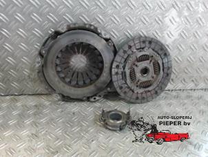 Used Clutch kit (complete) Peugeot 108 1.0 12V VVT-i Price on request offered by Autosloperij Pieper BV