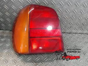 Usados Luz trasera izquierda Volkswagen Polo III (6N1) 1.4i 60 Precio de solicitud ofrecido por Autosloperij Pieper BV