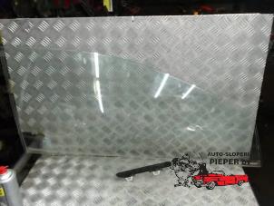 Used Door window 4-door, front right Honda Civic (FK/FN) 1.8i VTEC 16V Price on request offered by Autosloperij Pieper BV