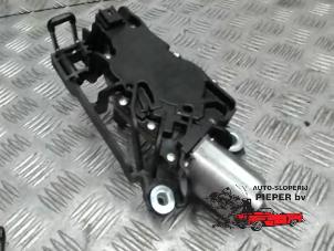 Used Rear wiper motor Peugeot 206 SW (2E/K) 1.6 HDi 16V FAP Price on request offered by Autosloperij Pieper BV