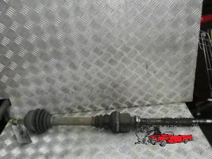 Used Front drive shaft, right Peugeot 206 SW (2E/K) 1.6 HDi 16V FAP Price € 36,75 Margin scheme offered by Autosloperij Pieper BV