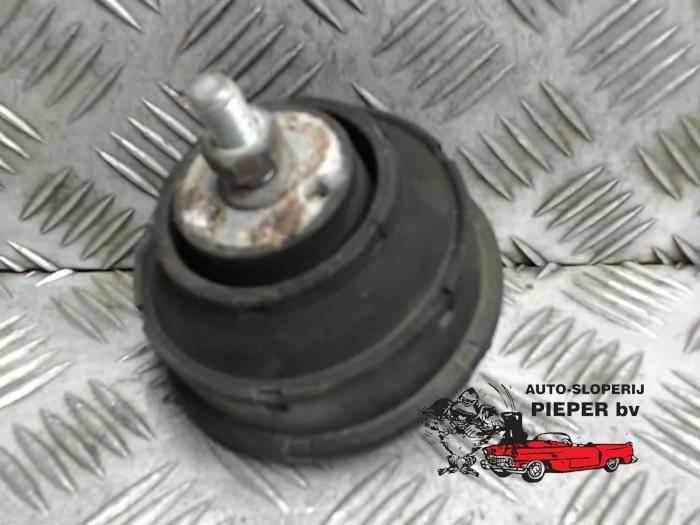 Usagé Support moteur BMW 3 serie (E36/4) 318i Prix € 35,00 Règlement à la marge proposé par Autosloperij Pieper BV