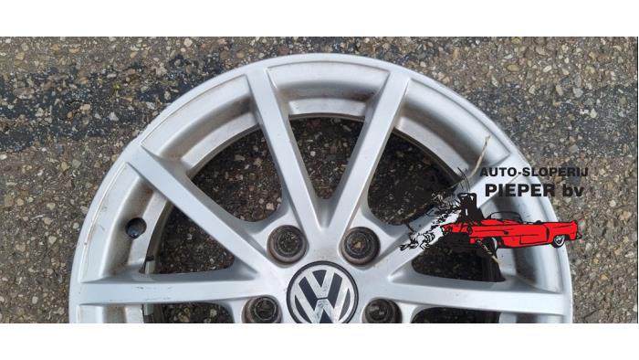 Wheel from a Volkswagen Polo IV (9N1/2/3) 1.4 TDI 80 2008