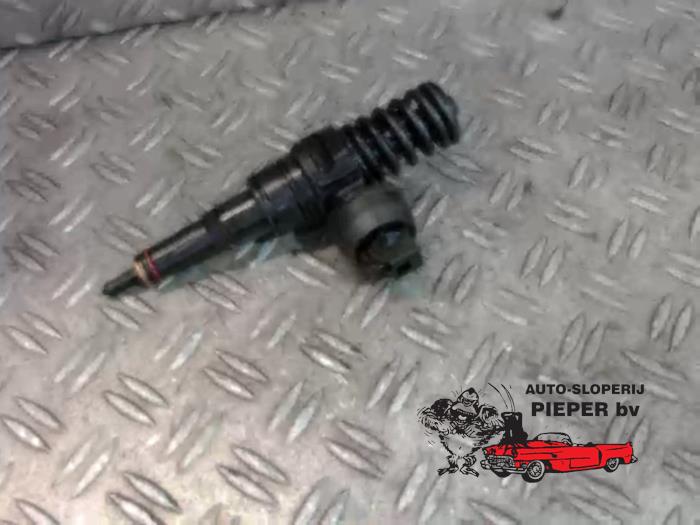 Usagé Injecteurs Volkswagen Passat Variant (3B6) 1.9 TDI 130 Prix € 78,75 Règlement à la marge proposé par Autosloperij Pieper BV