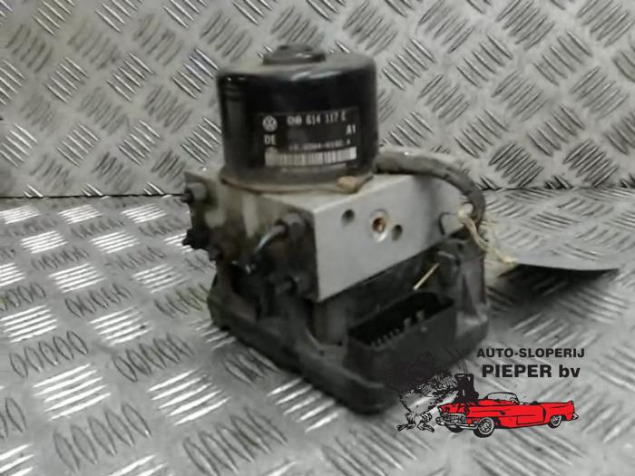 Usagé Bloc ABS Volkswagen Lupo (6X1) 1.4 16V 75 Prix € 52,50 Règlement à la marge proposé par Autosloperij Pieper BV