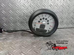 Usagé Tachomètre Mini Mini (R56) 1.6 16V Cooper Prix € 52,50 Règlement à la marge proposé par Autosloperij Pieper BV