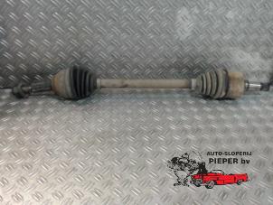 Used Front drive shaft, left Ford Transit 2.0 TDdi 16V 260S Price on request offered by Autosloperij Pieper BV