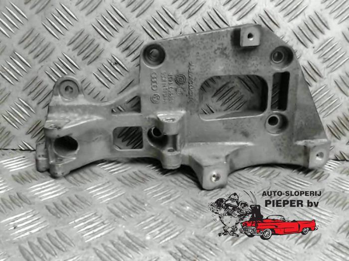 Used Alternator upper bracket Seat Altea (5P1) 1.6 Price € 36,75 Margin scheme offered by Autosloperij Pieper BV
